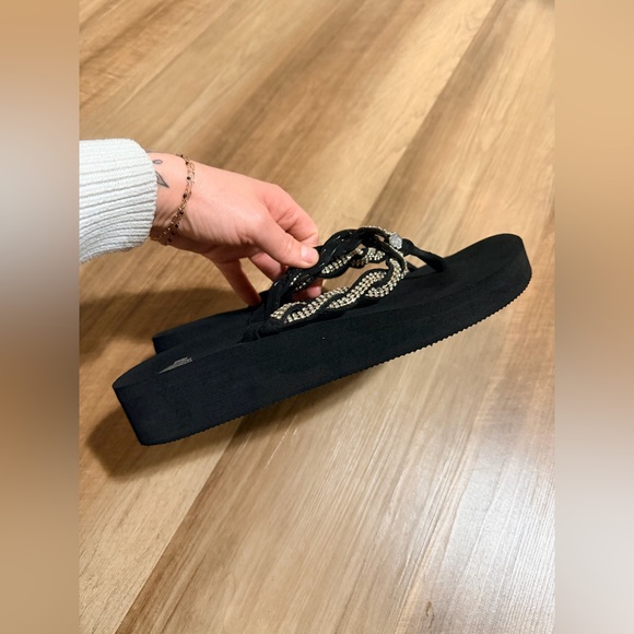 Harley-Davidson Women's Daphne Motorcycle Flip-Flop
Black rhinestones wedge 9 - Picture 10 of 12